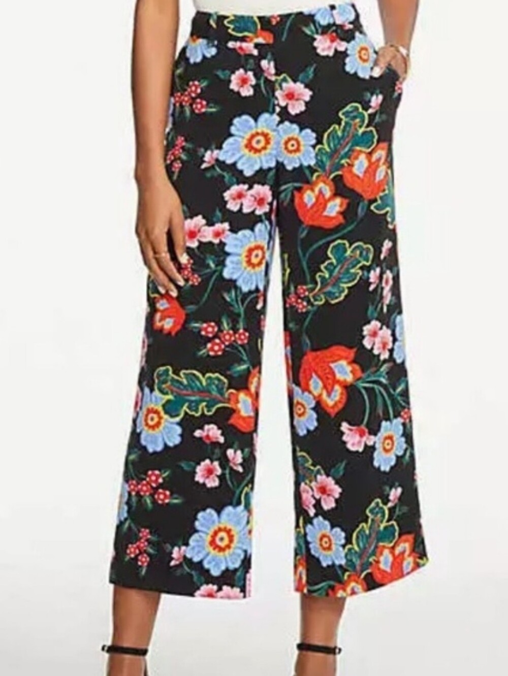 NWT Ann Taylor The Drapey Black Floral Wide-Leg Crop Pants Womens Size 8